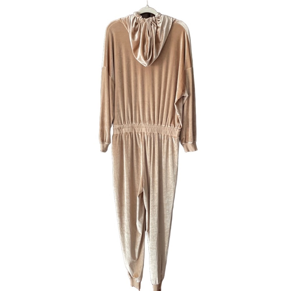 Fashion Nova velvet jumpsuit, zip front, hoodie in tan EUC. Size 1x E5 - Picture 3 of 3